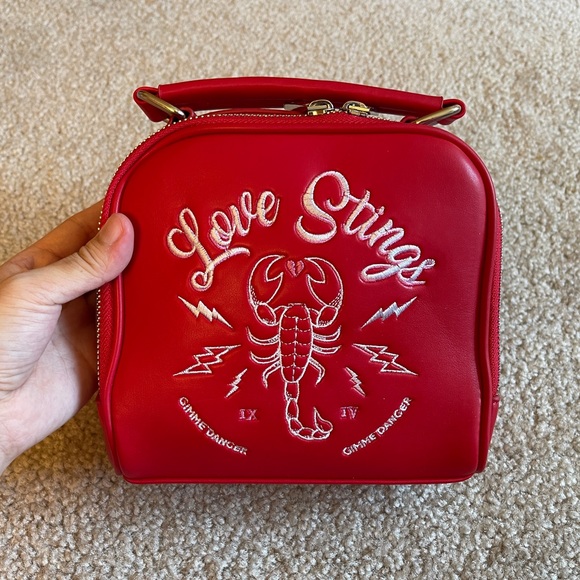 Skinnydip London Love Stings Red Fashion Crossbody Purse - Picture 2 of 7